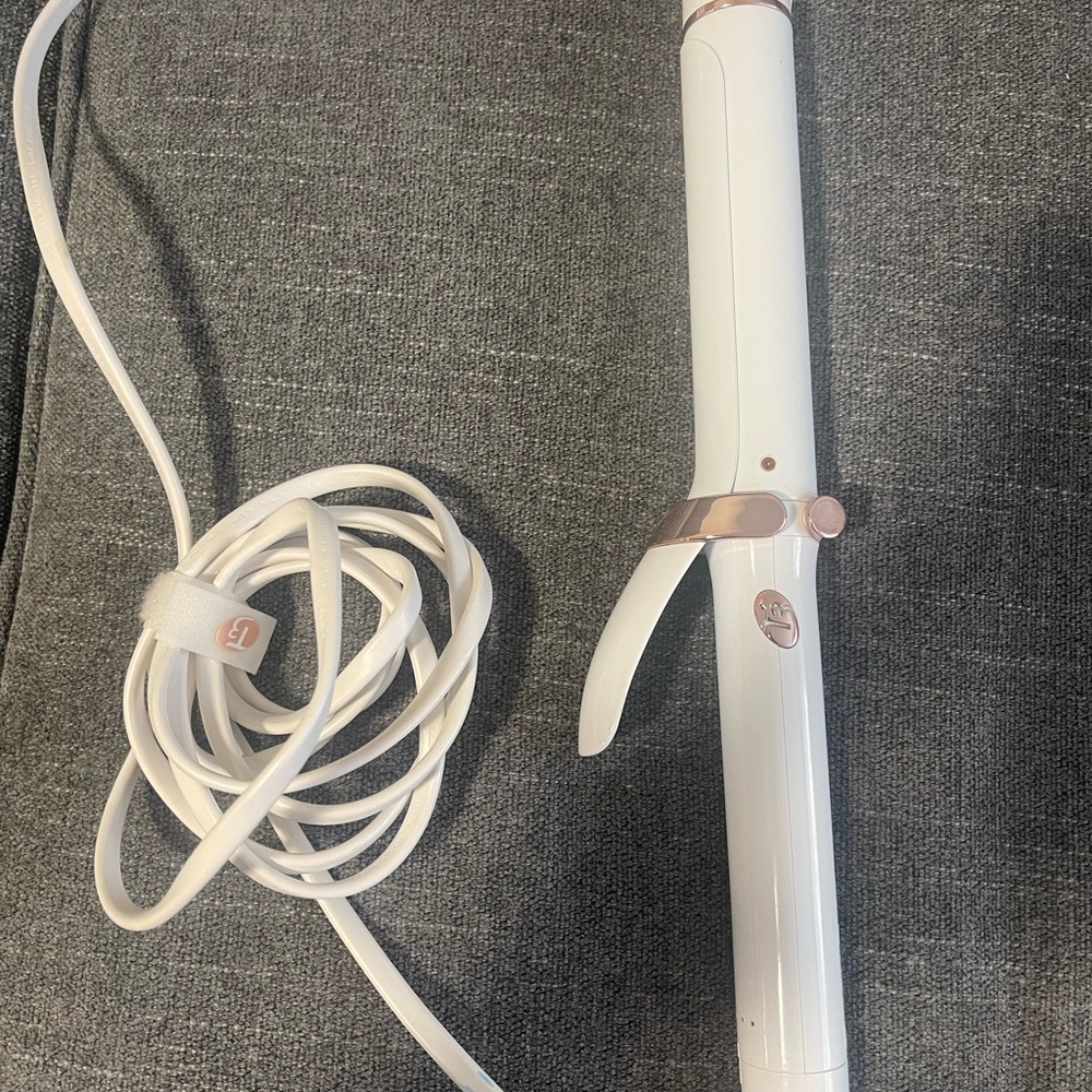 T3 1 inch curling iron brand new non refurbished